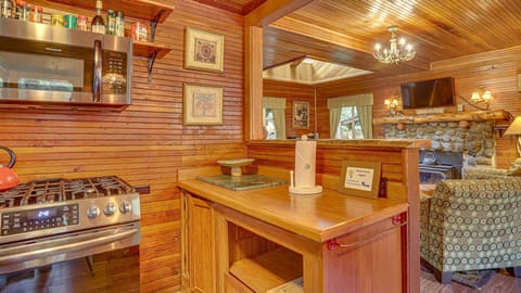 Dream Catcher Cabin-Kitchen