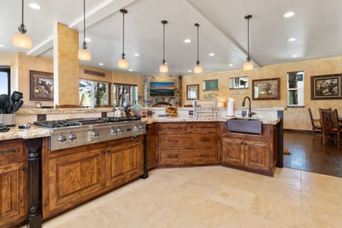 Kitchen - Fully equipped kitchen