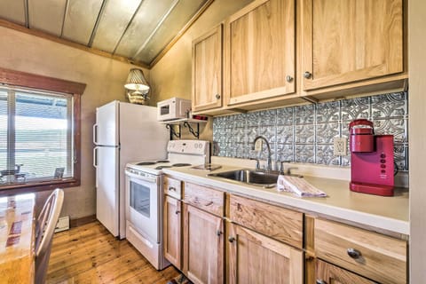 Well-Equipped Kitchen | Dishware & Flatware