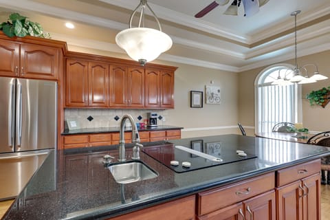 Kitchen | Additional Dining Area | Breakfast Bar