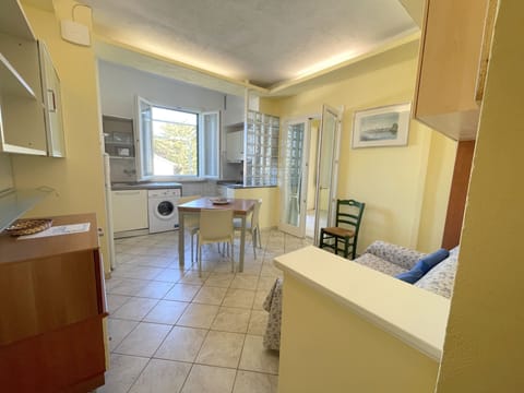 living room/kitchenette