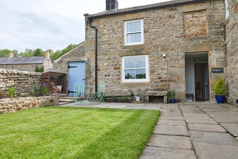 Maggies, Wall - Host & Stay