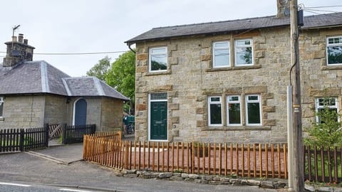 Percy Cottage, Otterburn - Host & Stay