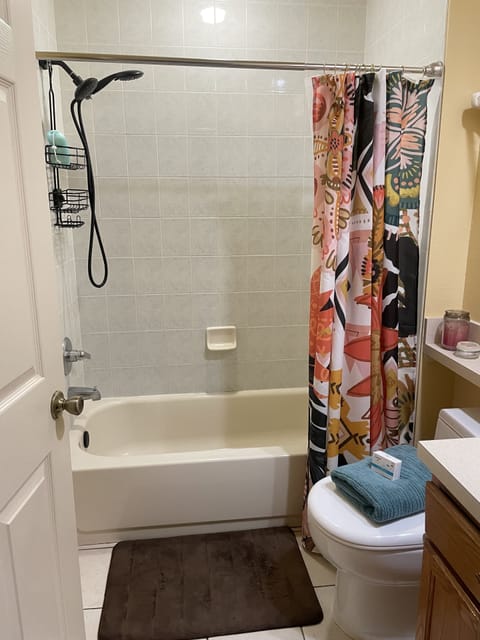 Bathtub, towels, soap, shampoo