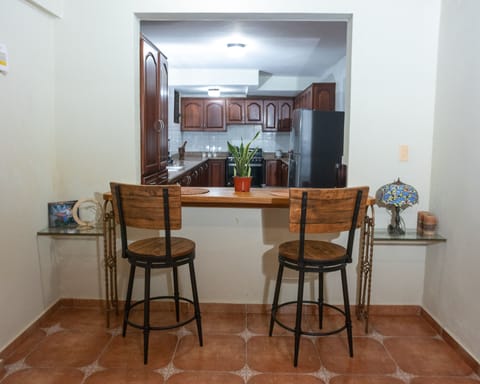 Fridge, oven, stovetop, coffee/tea maker