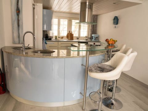 Window, Building, Interior Design, Wood, Flooring, Floor, Houseplant, Gas, Chair, Hardwood