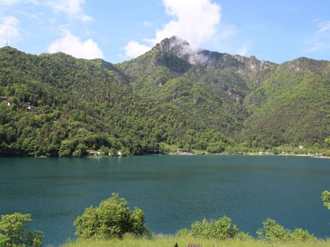 Water, Cloud, Plant, Sky, Mountain, Water Resources, Ecoregion, Natural Landscape, Tree, Lake