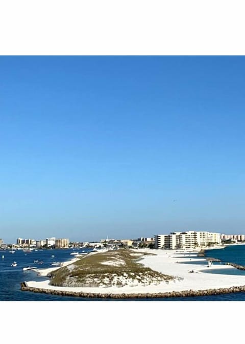 Beach nearby, sun loungers, beach towels