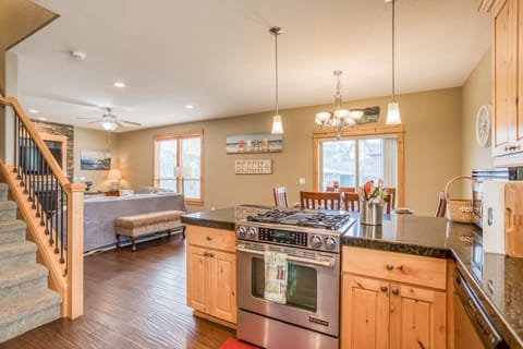 Kitchen area, great for entertaining