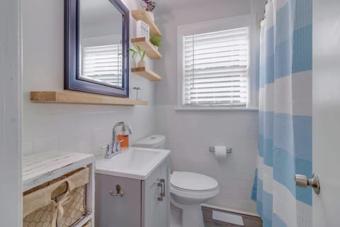 Combined shower/tub, hair dryer, towels, soap