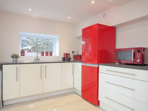 Kitchen area | Crofty’s Celder, Camborne, Near Portreath