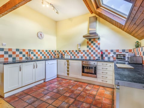 Kitchen area | The Threshing Barn - Oldiscleave Farm Cottages, Bideford
