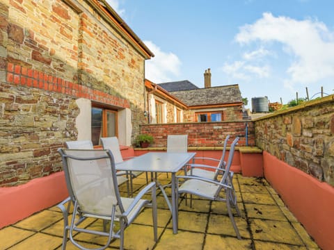 Outdoor area | The Threshing Barn - Oldiscleave Farm Cottages, Bideford