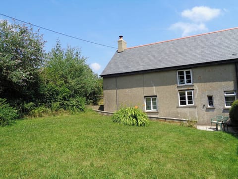 Garden | Daisy Cottage - East Hook Holiday Cottages, Okehampton