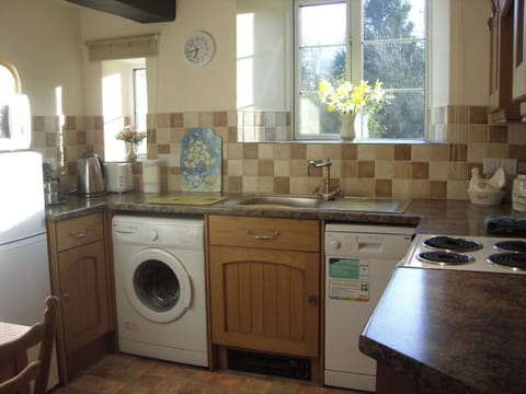Kitchen | Daisy Cottage - East Hook Holiday Cottages, Okehampton