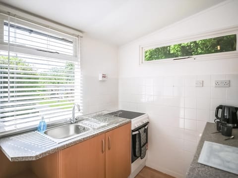 Kitchen | Chalet 20, Tywn