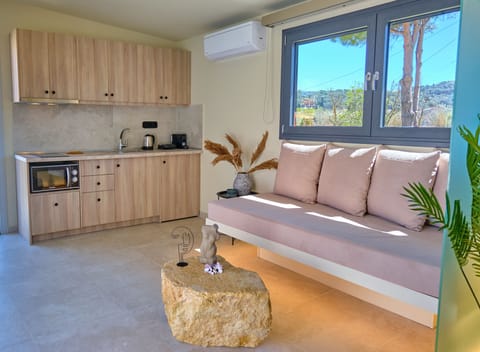 Èmar Deluxe Junior Suite Arillas Corfu Kitchen And Living Area