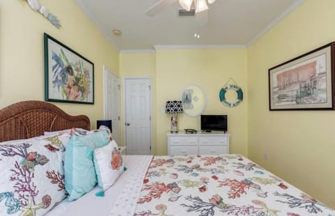 Guest bedroom with queen bed. 