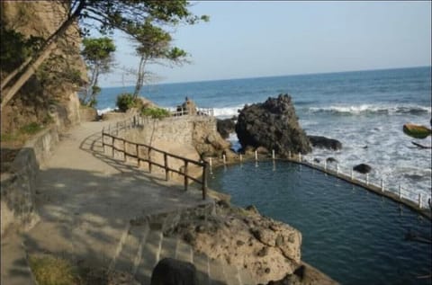 Beach nearby, sun loungers