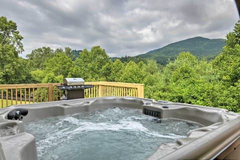 Waynesville Vacation Rental | 3BR | 2BA | 1,600 Sq Ft | 1 Step to Enter