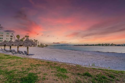 Beach nearby, sun loungers, beach towels