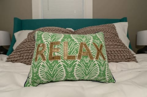 Drift into dreamland with our soft, fluffy pillows—perfectly picked for ultimate comfort. Whether you're curling up for a nap or settling in for a restful night’s sleep, these cozy pillows help make every moment in bed feel like pure relaxation.