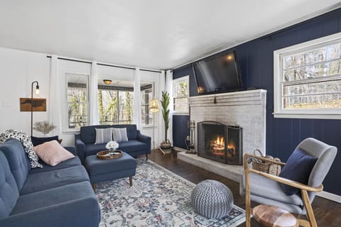 Your cozy hangout space to enjoy. Grab a your favorite beverage and enjoy!