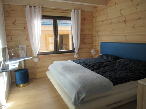 4 bedrooms, desk, travel crib, free WiFi