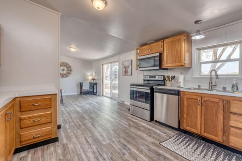 Whether you're cooking for two or hosting a group, this kitchen is ready for it all.