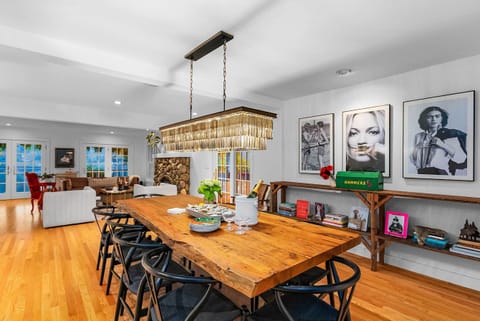 Dining Table | Dishware Provided