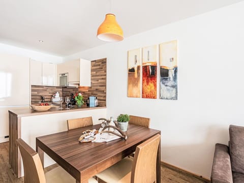 Table, Furniture, Property, Wood, Cabinetry, Interior Design, Floor, Flooring, Living Room, Real Estate