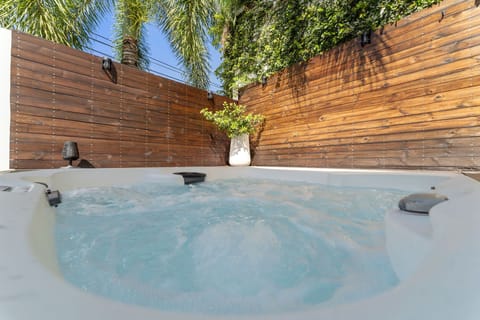 Outdoor spa tub