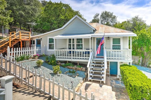 Sutter Creek Vacation Rental | 900 Sq Ft | 3BR | 1BA | Stairs Required