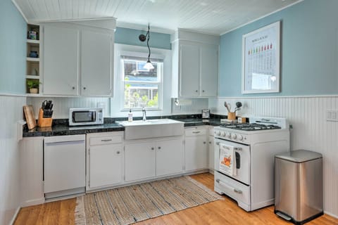 Kitchen | Fully Equipped | Cooking Basics