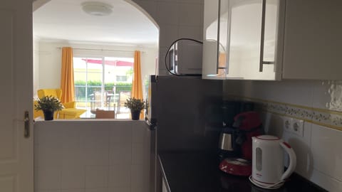 Fridge, microwave, oven, coffee/tea maker