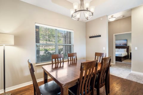 Seating for 6 Plus Bar Seating