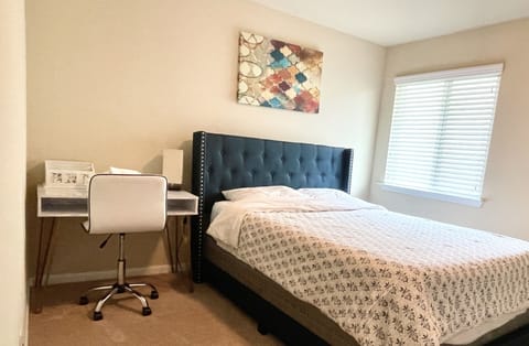 3 bedrooms, desk, iron/ironing board, travel crib