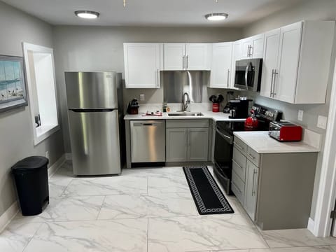 The kitchen is equipped for real cooking with real non-stick pots & pans and sharp knives. None of the Ikea junk you see in a lot of vacation rentals!