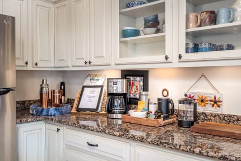 Coffee & Tea Bar. Regular & Decaf. Cappuccino milk frothier.