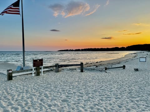 Beach nearby, sun loungers, beach towels