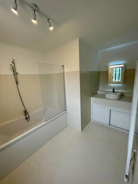 Combined shower/tub, hair dryer, towels, toilet paper