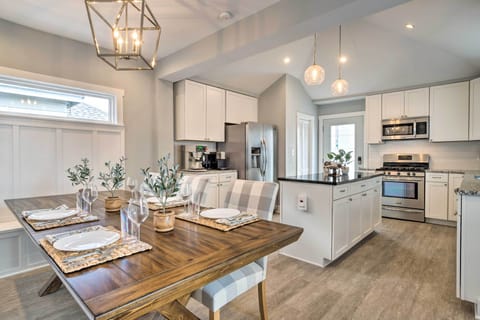 Dining Area & Kitchen