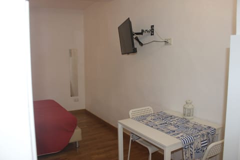 1 bedroom, in-room safe, iron/ironing board, free WiFi