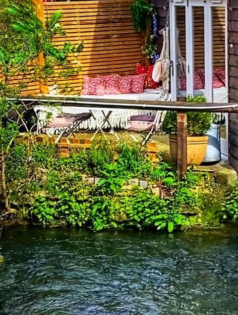 Croissants and coffee by the river?