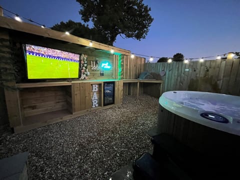 Exterior bar