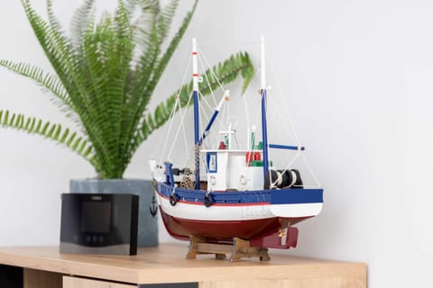 Decorative details in the apartment. 