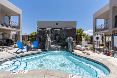 Outdoor pool, a heated pool