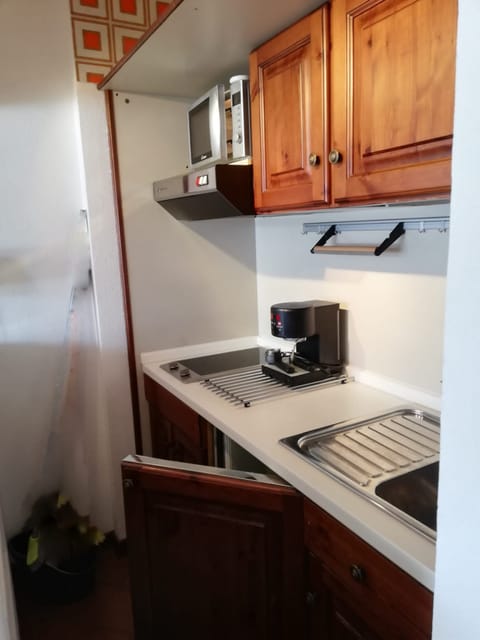 Fridge, stovetop, toaster, cookware/dishes/utensils