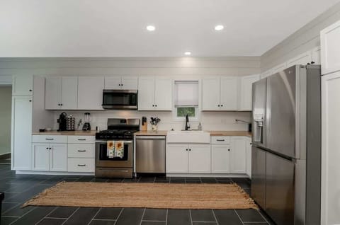 Prepping your meals during your stay has never been this easy! With a fully stocked kitchen, modern appliances, and all the essentials on hand, you’ll have everything you need to cook up something special—stress-free and delicious.