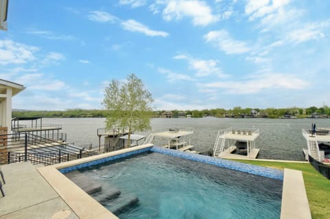 Welcome to LBJ Lake Lounging!